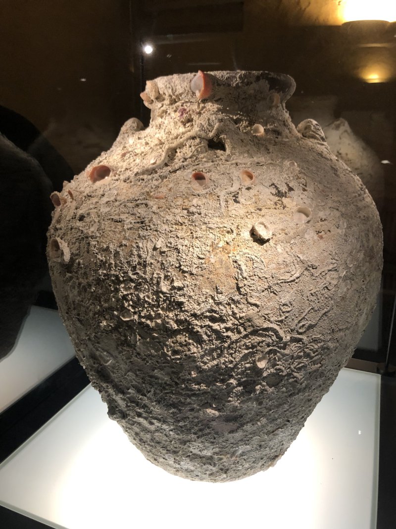 Sehr alte Vase