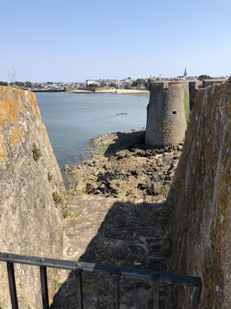Vielleicht erkennt man hier, wie groß die Citadelle de Port-Louis ist
