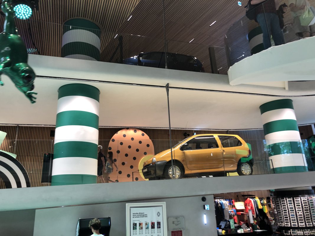 Le Défilé Renault – The Carwalk Renault Ausstellungsraum Champs-Élysées in Paris