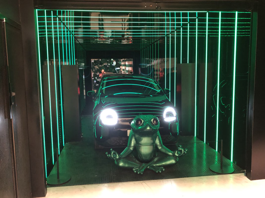 Künstlerische Renault Ausstellung in Paris