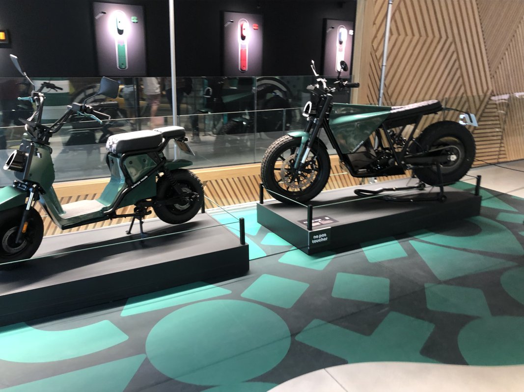 Renault Roller und Motorrad